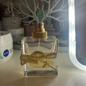 Libre Yves saint laurent parfym  - Hej jag säljer min parfym som jag använder inte längre.