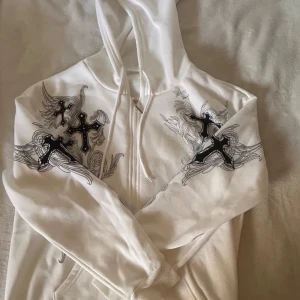 SHEIN HOODIE - En SHEIN hoodie som jag har aldrig haft på mig.Dråga om ni vill köpa