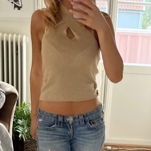 Guldig festtopp - Superfin topp köpt i Spanien. I fint skick