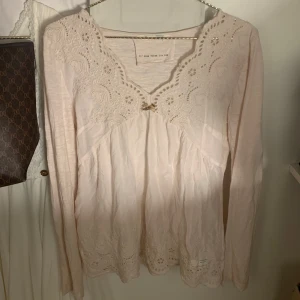 Blus - blus från Odd Molly, skulle gissa storlek S! fint skick❣️ljusrosa 