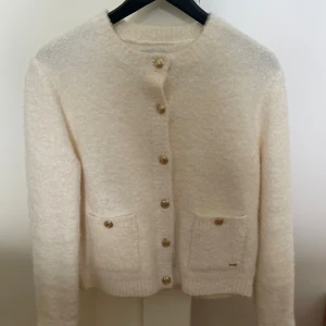 Cardigan - Så mysig och varm cardigan från Lindex💛 bara använd vid två tillfällen💛