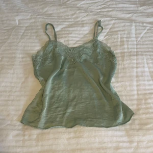 Spetslinne - Superfint nattlinne i en jätte fin mintgrön färg❤️