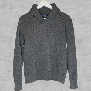 Ralph Lauren Tröja - Ralph Lauren kofta i fint skick, storlek S, sann till storleken. Ställ gärna frågor vid funderingar!