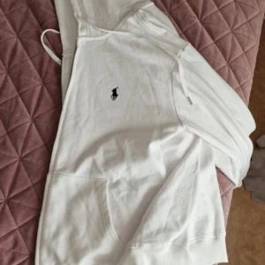 Ralph Lauren Zip - Nyskick, aldrig använd. Säljer på grund av att den inte passade. Storlek M. 