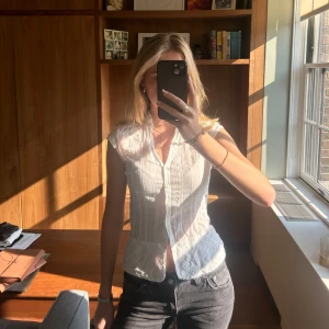 Vit line blus - Jätte fin och somrig line blus 