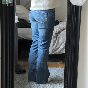 lågmidjade jeans  - sjukt snygga bootcutjeans💕 midmått: ca 41 innerbenslängd: ca 80