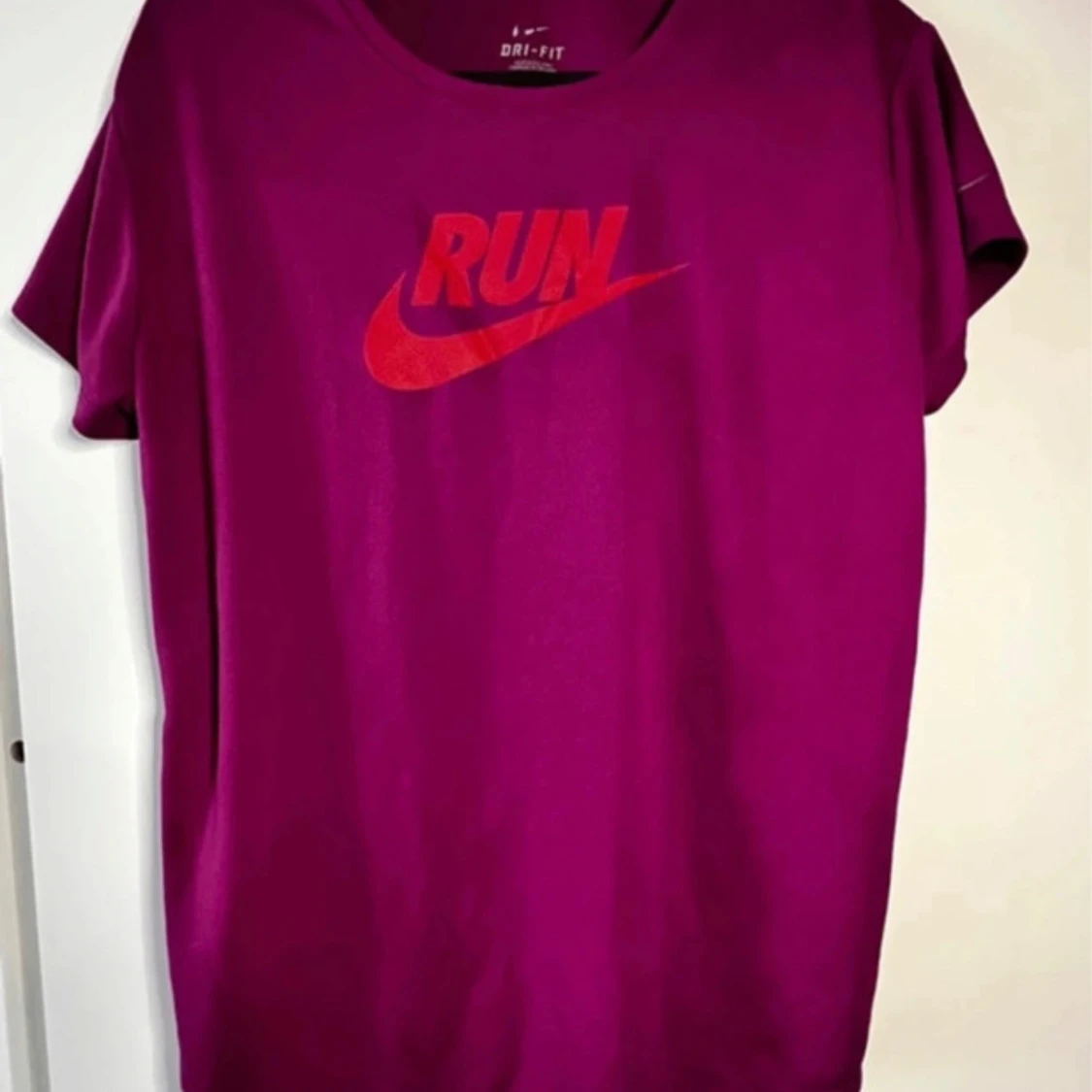 Lila Dri-Fit t-shirt från Nike