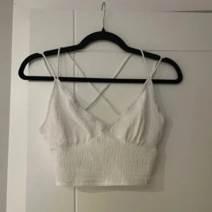 Vit ribbad linnetopp - Vitt linne i bra skick 