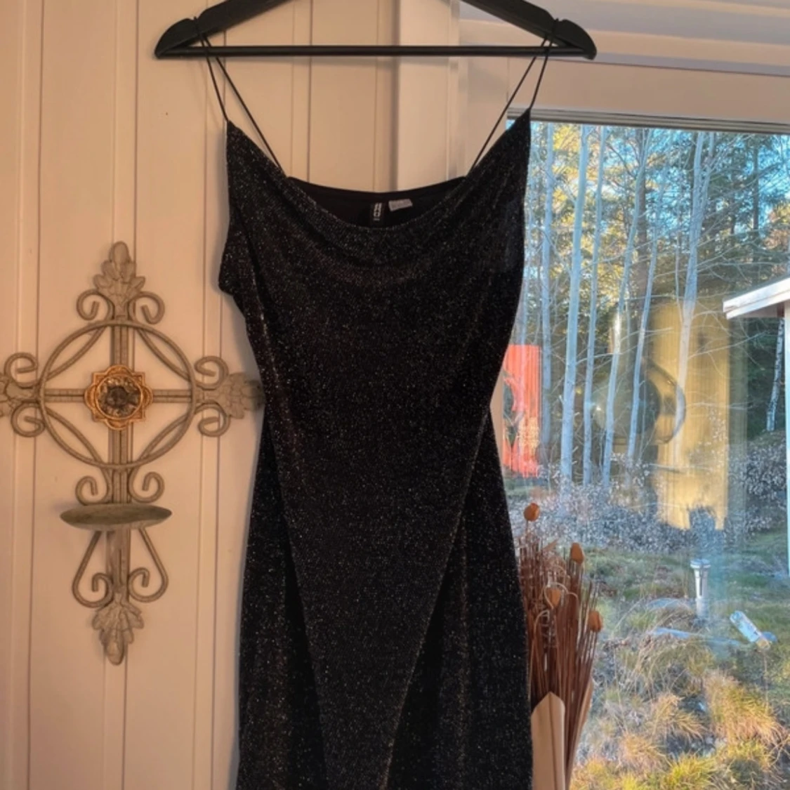 Svart glittrig klänning från H&M Divided