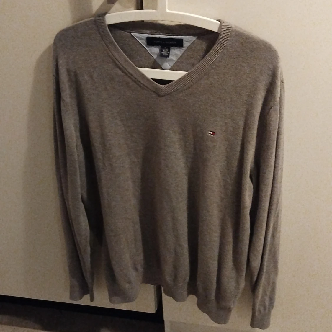 Beige tröja från Tommy Hilfiger