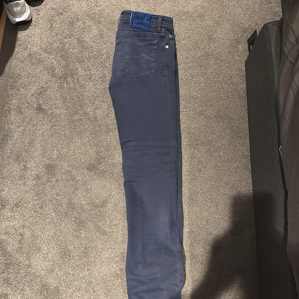 Tvär feta jacob cohen jeans 30:30 är runy 178 sitter lite långt är väll mer åt slim hållet i modell skriv gärna om mer bilder. Jeans & Byxor.