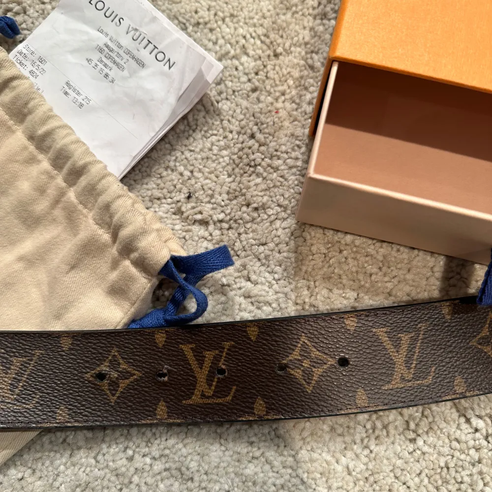 Luis vuitton bälte. Storlek 90. Skick mycket bra med kvitto box och dustbag. Pris 2899kr!. Övrigt.