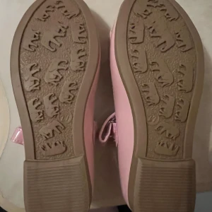 Skor barn - Hej helt nya skor för barn storlek 27 aldrig använt 