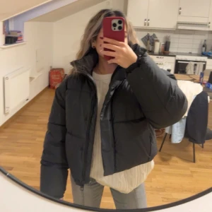 Dunjacka - Säljer min fina jacka från Zara, använd 1 vinter☺️