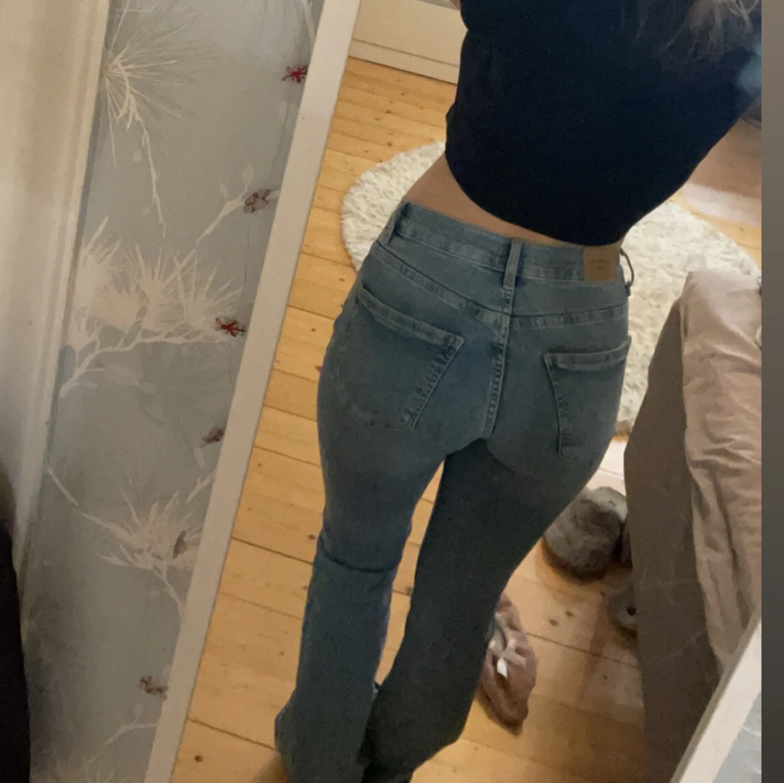 Blå jeans med bootcut