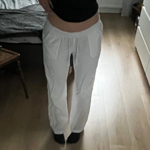 Linnebyxor Roxy - Inga synliga defekter förutom pyttelite nopprig men inget som syns. Små i storleken. Sätt gärna ihop en bundle!