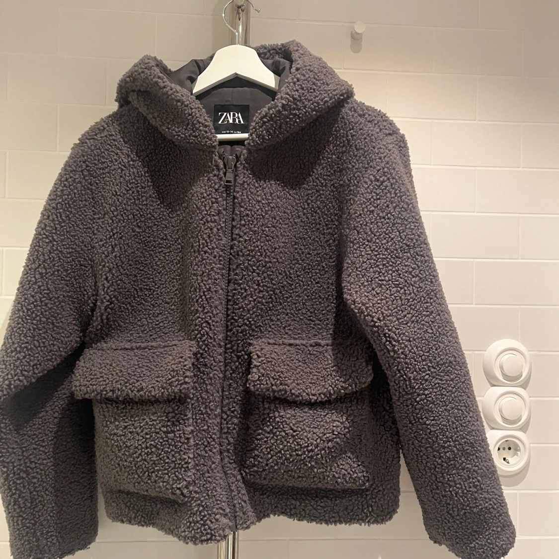 Grå teddyjacka från Zara