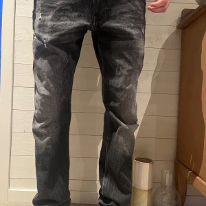 Replay Anbass Jeans  - Säljer mina Replay jeans som har varit väldigt eftertraktade och svåra att hitta. Dom är köpte för 1899 och säljer dom endast för 1000 kr ändå om dom har väldigt bra skick.  Priset är inte helt hugget i sten!