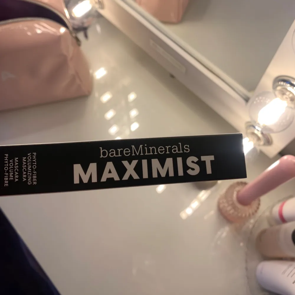 Populära och så snygga Maximist mascaran från BareMinerals! Jättebra men har redan för många mascaror🤓ny och oöppnad. Beauty.