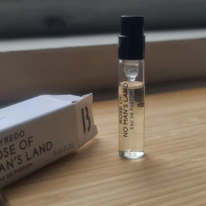 Byredo Rose of No Man's Land 2ml sample - Provad några gånger, mängd kvar som på bilden. Köpt december 2024.