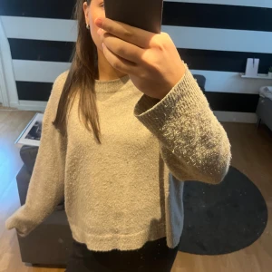 Beige stickad tröja - Mysig beige stickad tröja från H&M💕