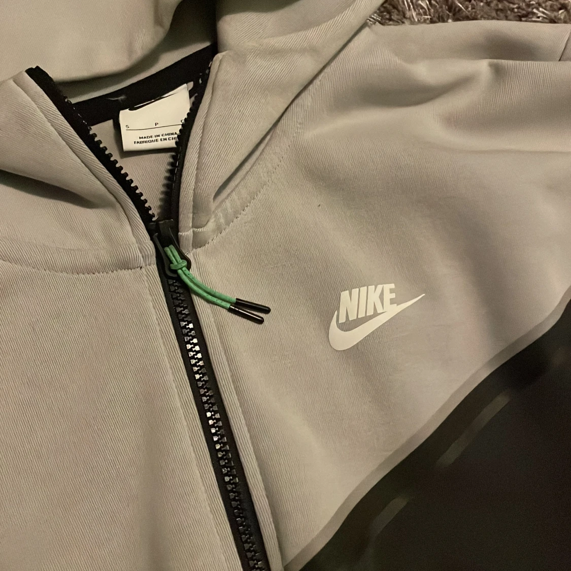 Grå hoodie från Nike - 1