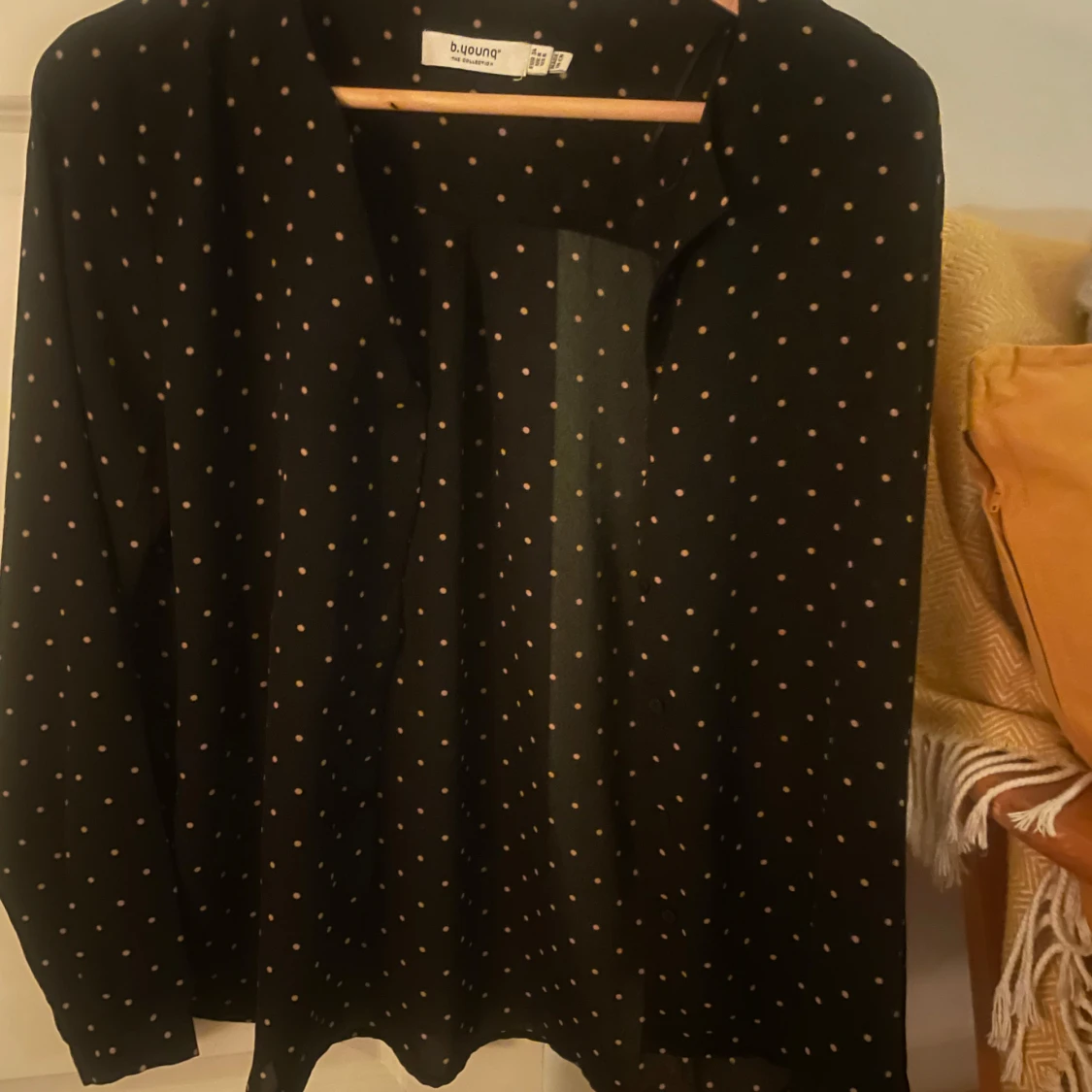 snygg prickig blus - 1