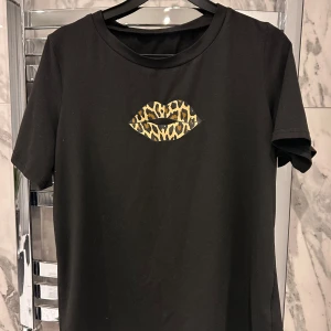 Leopard pyjamas  - Leopard pyjamas i storlek S. Köparen står för frakten!💗