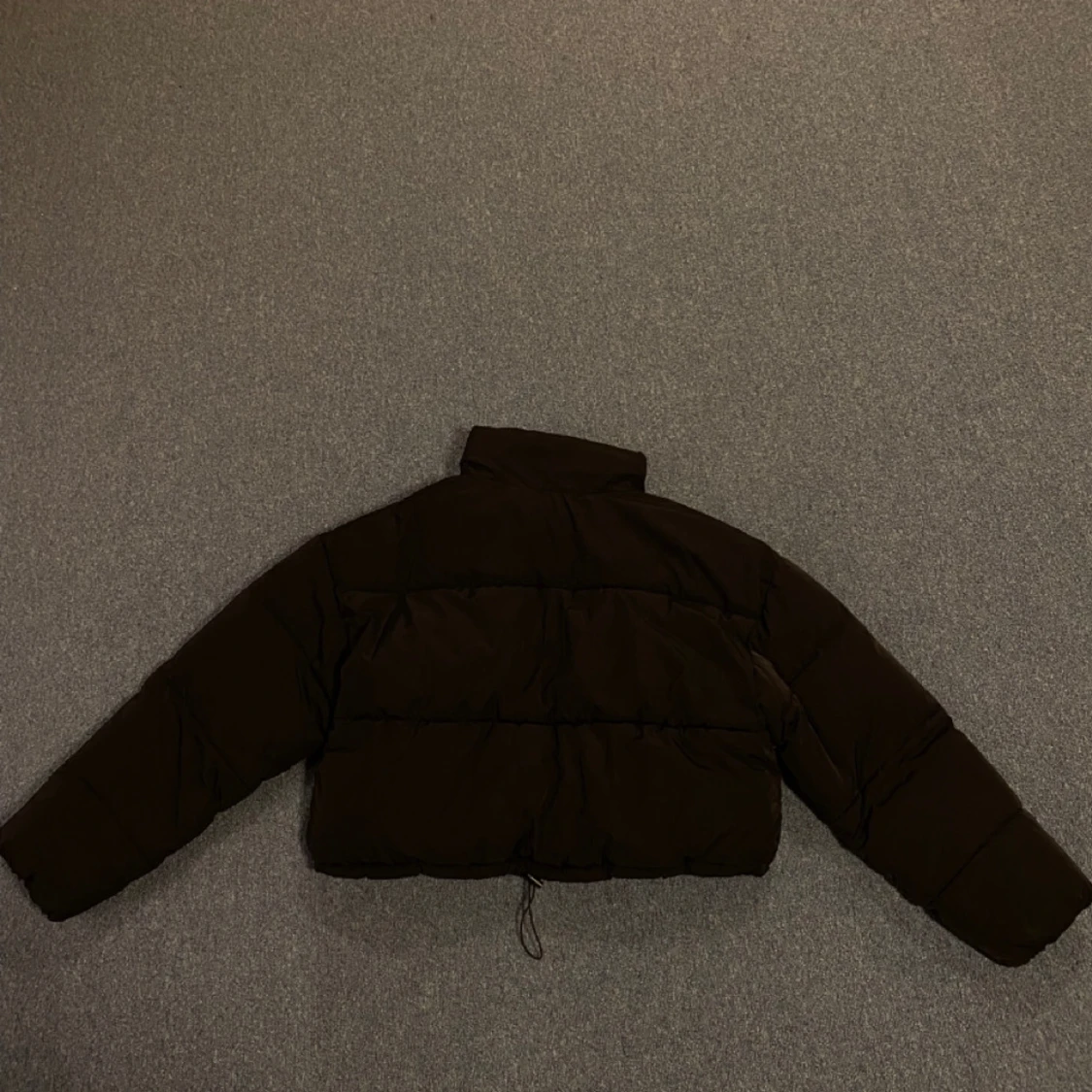 Svart pufferjacka från H&M Divided - 90