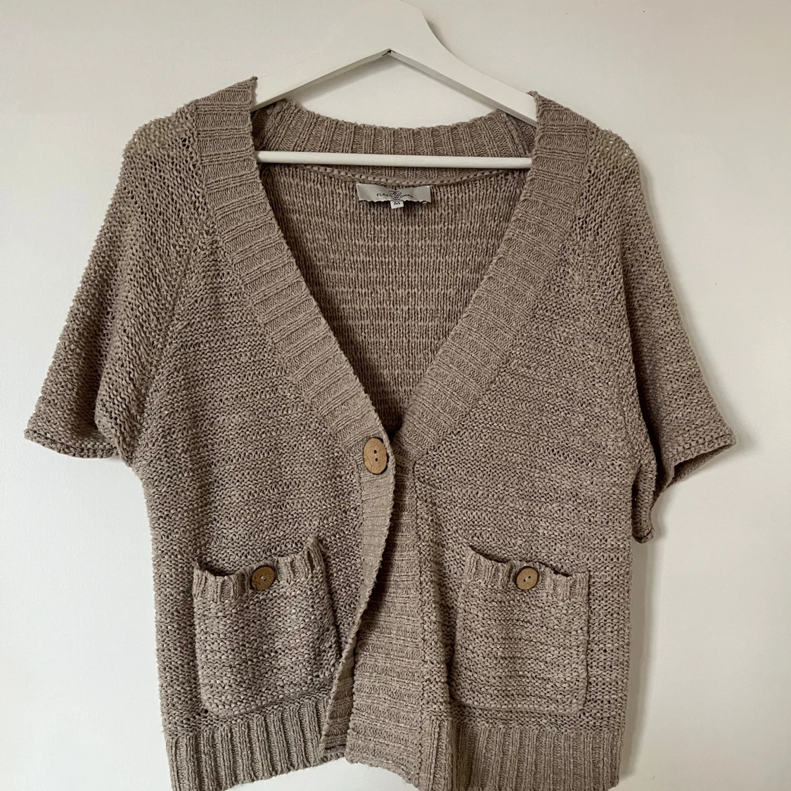 Beige stickad kofta med kort ärm - 92