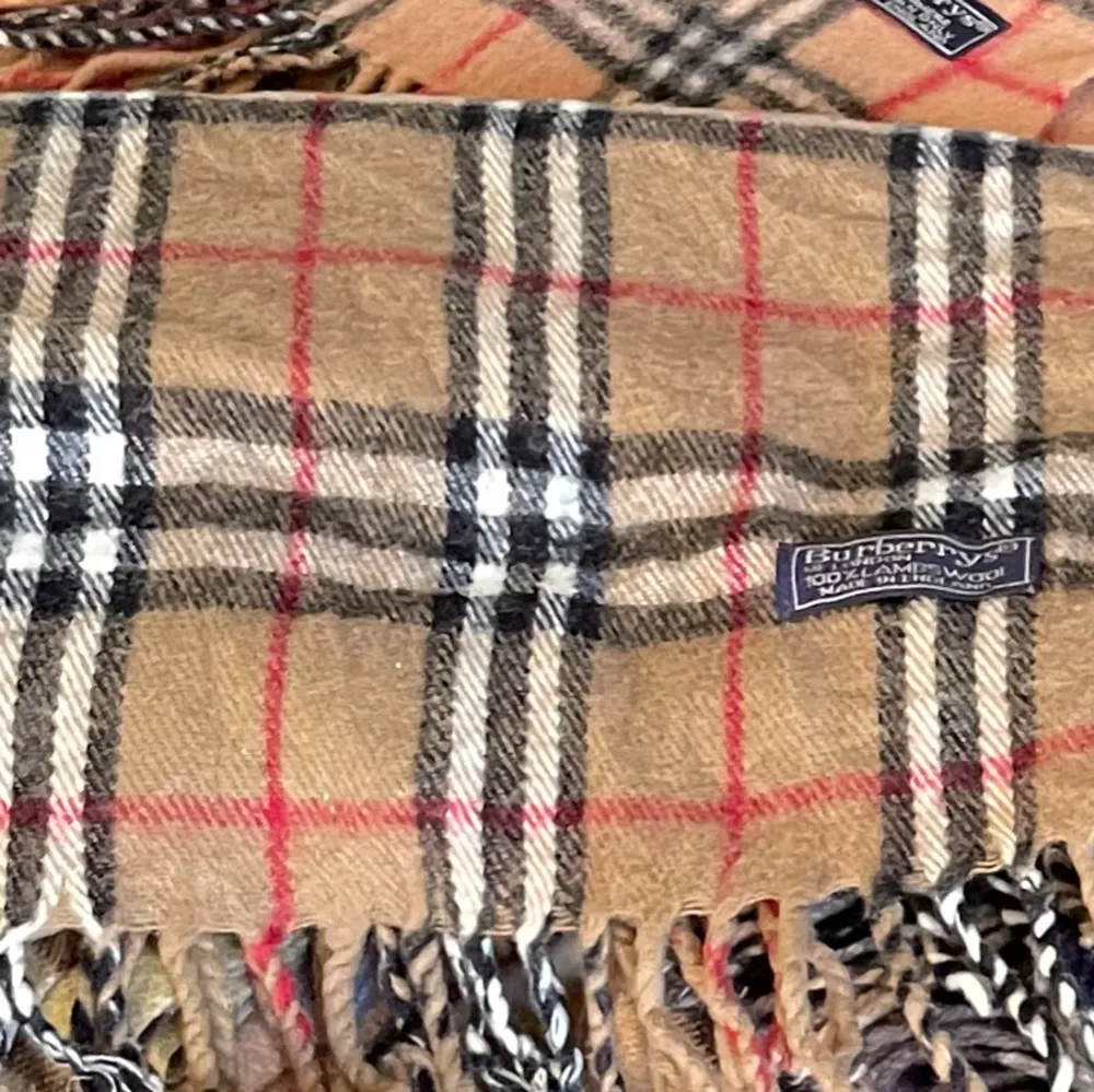 Burberry halsduk beige, åt en kund . Övrigt.