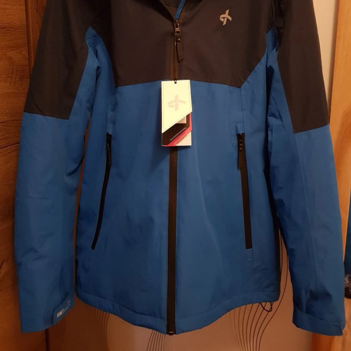 Blå och svart vindjacka - 90