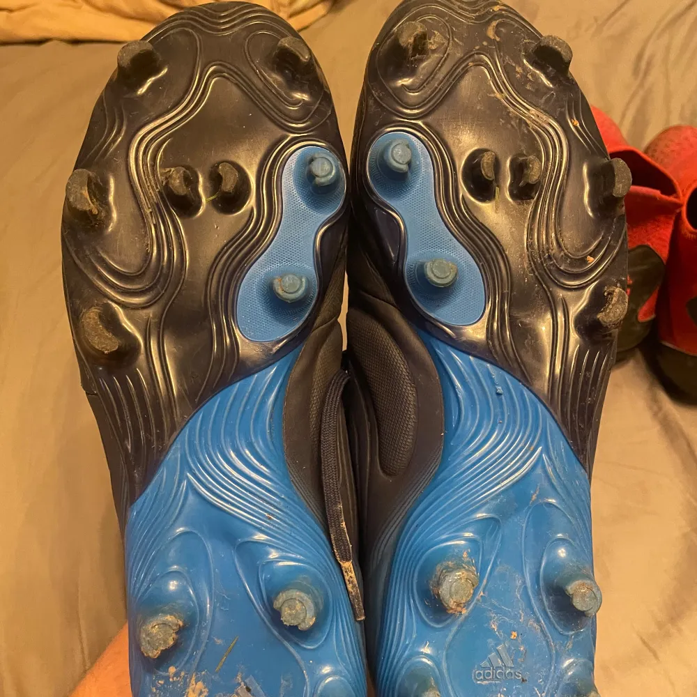 Adidas Copa fotbollsskor storlek 42 och två tredjedelar . Kengät.