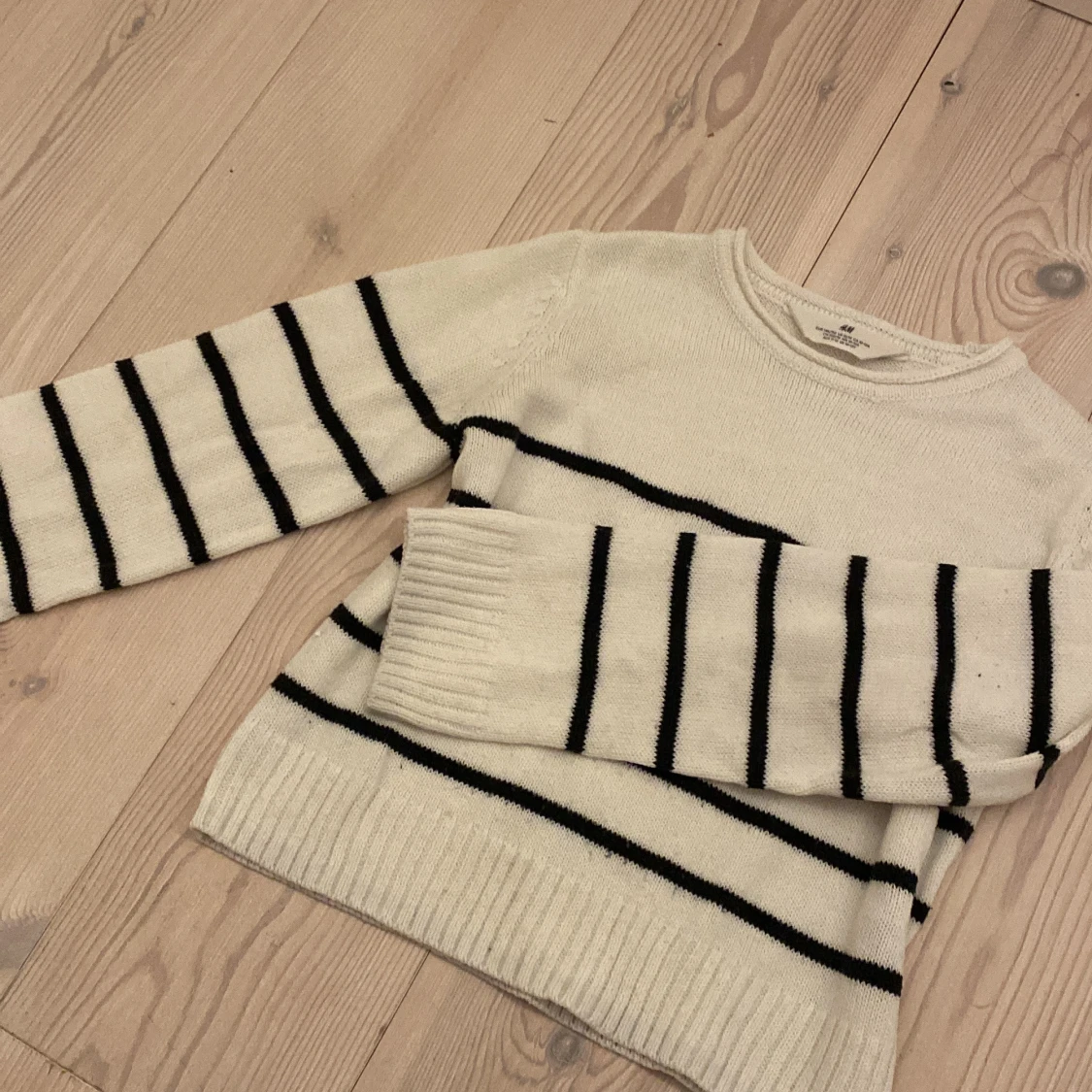 Vit och svart randig tröja från H&M! Storlek 146-152! - 92