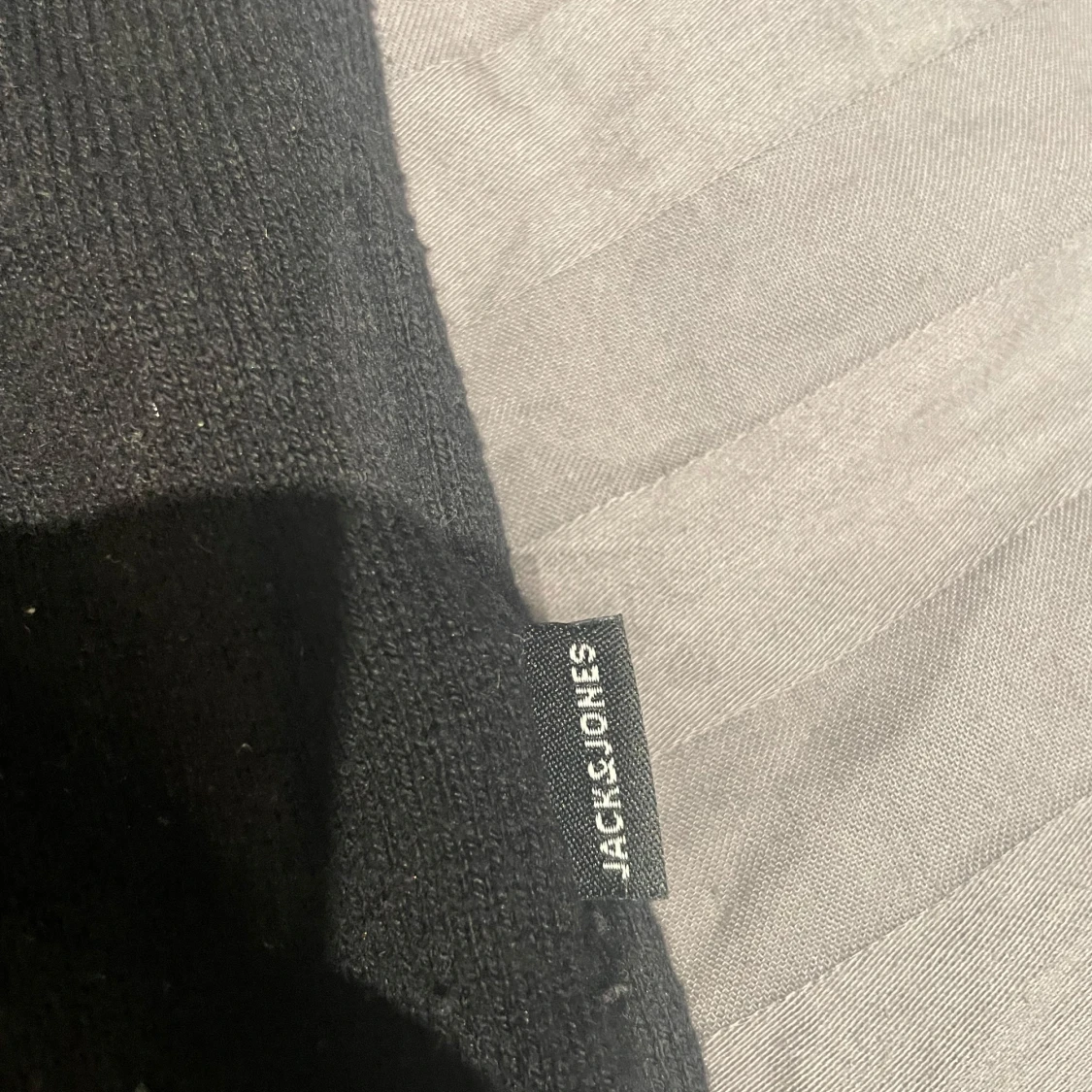 Svart tröja med dragkedja från Jack & Jones - 91