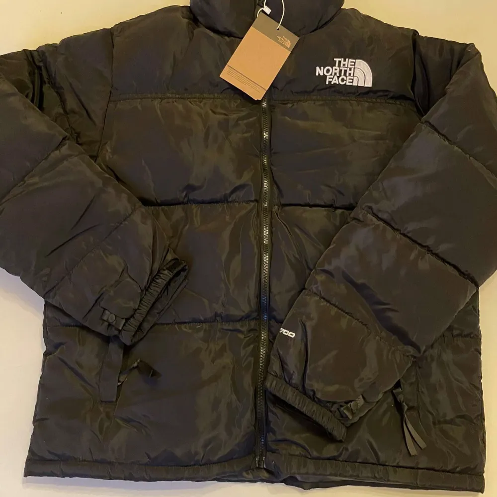 The North Face Dunjakca | Skick 10/10 (Helt ny) | Vårt pris: 899 kr| Fraktas spårbart med postnord | Hör av er vid frågor eller funderingar!. Jackor.