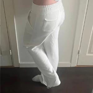 Vita mjukisbyxor - Vita mjukisbyxor i storlek XS från lager 157. Knappt använda.