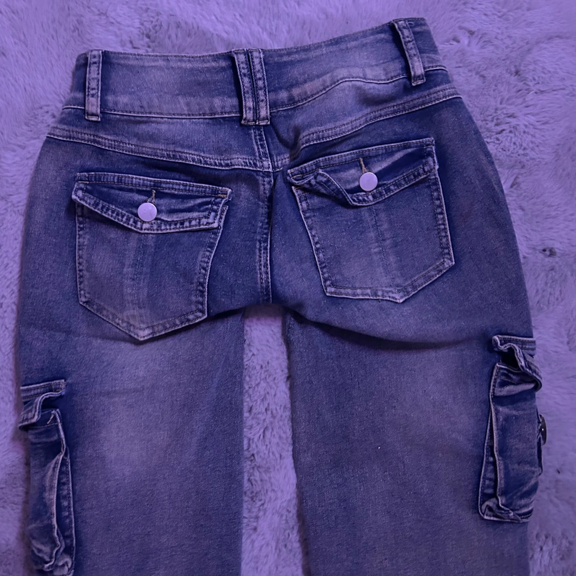 Blå cargopants i jeansmaterial