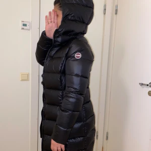 Colmar jacka - Äkta Colmar jacka . Storlek S ingen skada på den. Den ser helt ny ut och den är varm. 