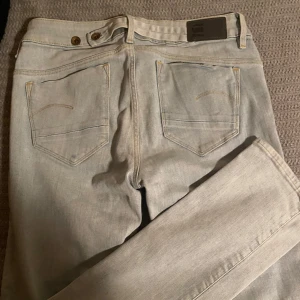 G-star jeans - Superfina raka jeans från Gstar🩷färgen stämmer överens med första bilden