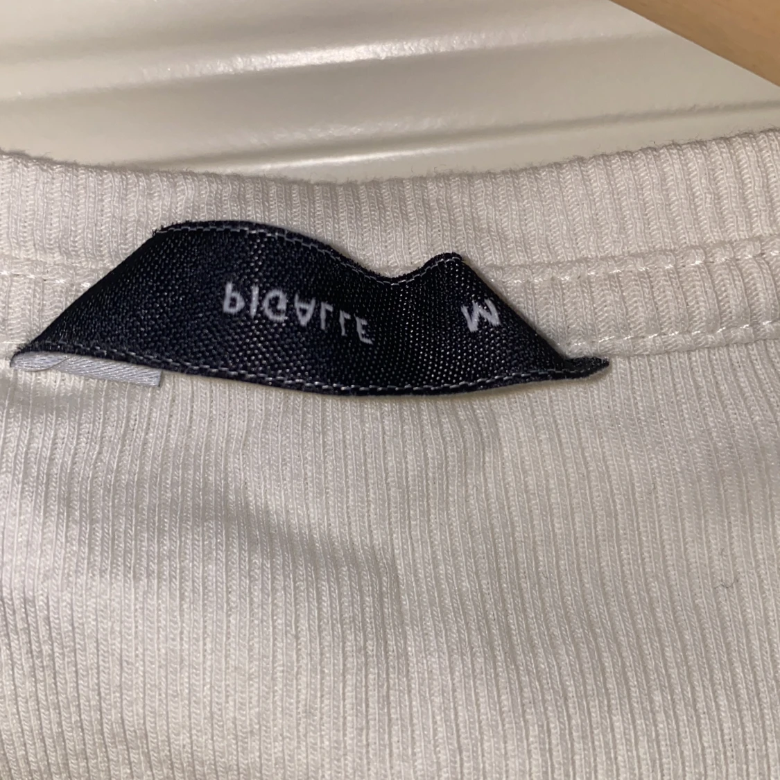 Vit ribbad crop-top från Pigalle - 90