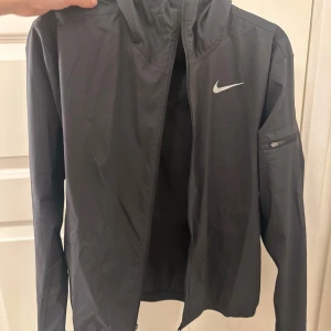 Nike jacka träning - Storlek xs, aldrig använd 