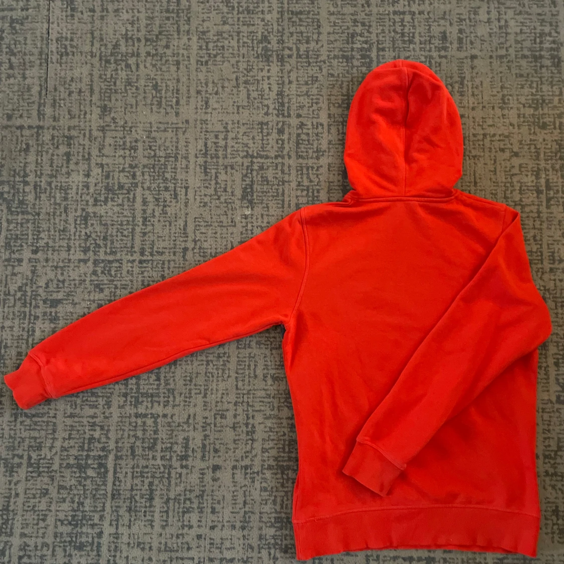 Röd hoodie från Jack & Jones - 91