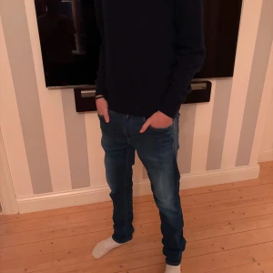  Replay jeans - Säljer ett par snygga blå jeans från Replay i storlek 31/34. De är helt nya och är i mycket bra skick. Modellen är 183 och 65kg. Skriv om några funderingar/VC