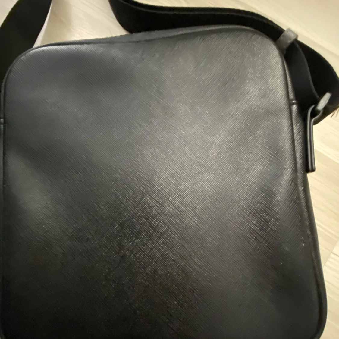 Guess axelväska - 90