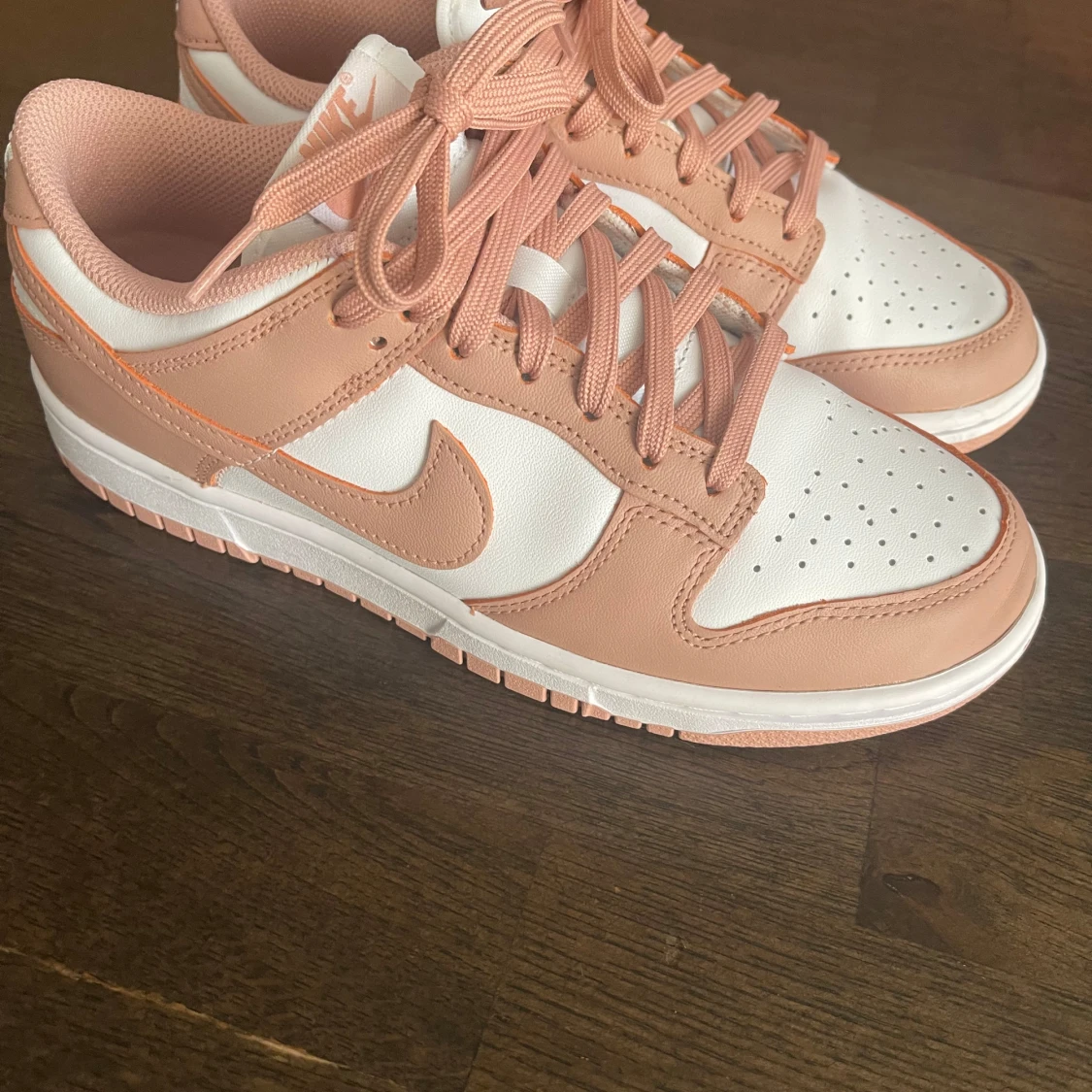 Nike Dunk i rosa och vitt - 1