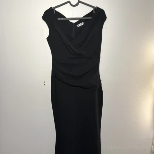 Svart klänning  - Jätte fin balklänning från bubbelroom i storlek xs men passar S oxå. Använd en gång och är tvättad efter.                                      Nypris 999kr, mitt pris 600kr.   Köparen står för frakten. 