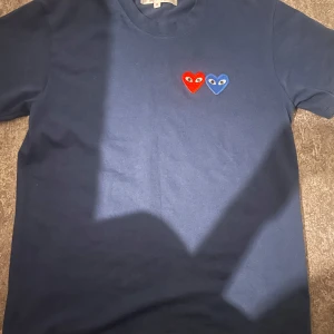 Commes des garcons tshirt - Storlek s helt ny oanvänt priset kan diskuteras 