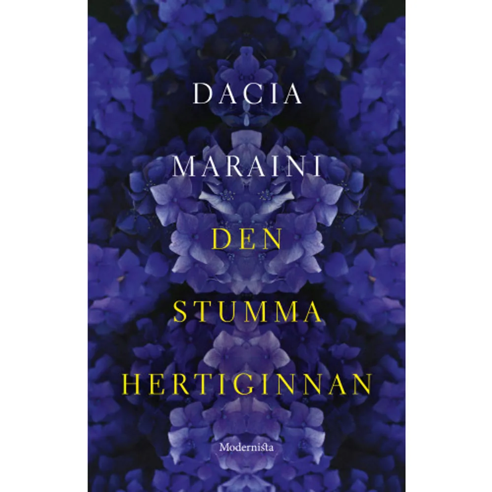 Självlysande romanklassiker med förord av Lina WolffDet är tidigt 1700-tal på Sicilien. Efter ett trauma i barndomen är hertiginnan Marianna Ucrìa både döv och stum och lever i en värld av tystnad. Hon är bortgift med en liderlig släkting men kämpar mot alla konventioner för att bilda sig och finna sin plats i en värld där hon betraktas som föga mer än egendom. Hennes liv är lika mycket villkorat av traditioner och realpolitik som av sexuell äganderätt.I en värld av överdåd, lyx och korruption blir varje uttryck för självständighet farligt, varje strävan efter frihet livshotande. På ett självlysande språk fångar Dacia Maraini den starka livsviljan hos en kvinna som är instängd i tystnad och omgärdad av våld.I svensk översättning av Ing-Britt Björklund och med ett nyskrivet förord av författaren Lina Wolff. DACIA MARAINI är en italiensk författare, född 1936. Hon har haft avgörande betydelse för italienskt kulturliv, inte bara som författare utan också som dramatiker och teatermänniska. 1973 var hon med och grundade Teatro della Maddalena som drivs av enbart kvinnor. Den stumma hertiginnan, som utkom första gången 1990, presenteras här med ett nyskrivet förord av Lina Wolff.     Format Inbunden   Omfång 300 sidor   Språk Svenska   Förlag Modernista   Utgivningsdatum 2021-06-24   Medverkande Pietro Maglio   Medverkande Henrik Petersen   Medverkande Ing-Britt Björklund   Medverkande Lina Wolff   ISBN 9789176459119  . Böcker.