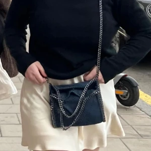 Stella McCartney liknande väska - Marinblå och i ok skick💖💖